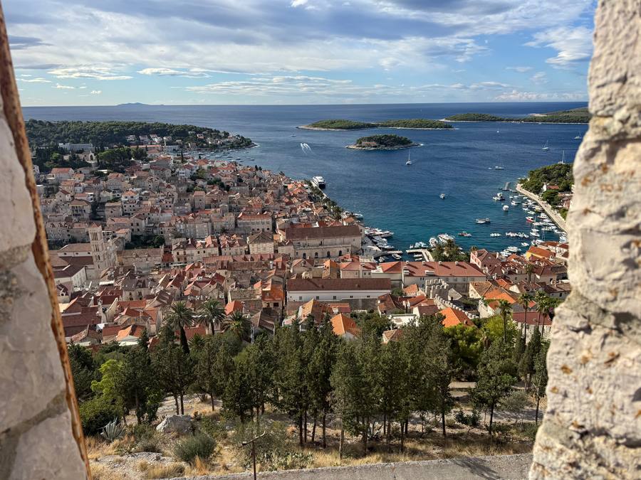 Hvar, riva i stari grad