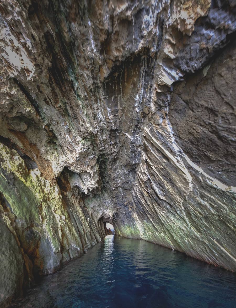 Modra špilja, Biševo